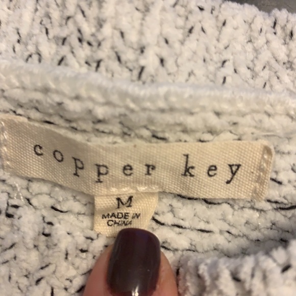 Copper Key little girls size medium black and white cable knit sweater - Picture 4 of 7